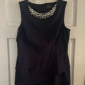 Women Dressbarn Navy Ruffle
Sheath Cocktail Dress with Pearl Neckline - size 16